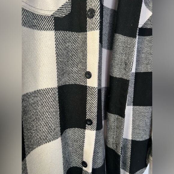 Silver Jeans Co. Wool Blend Black & White Plaid Button Up Shirt Jacket. - Picture 4 of 13